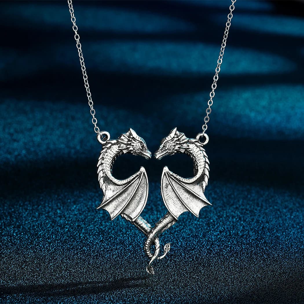 Kinitial Regalo per la Festa della Mamma di Aprile, Collana con Drago in Acciaio Inossidabile, Ciondolo a Forma di Cuore, Simbolo d'Amore, Gioiello Pendente