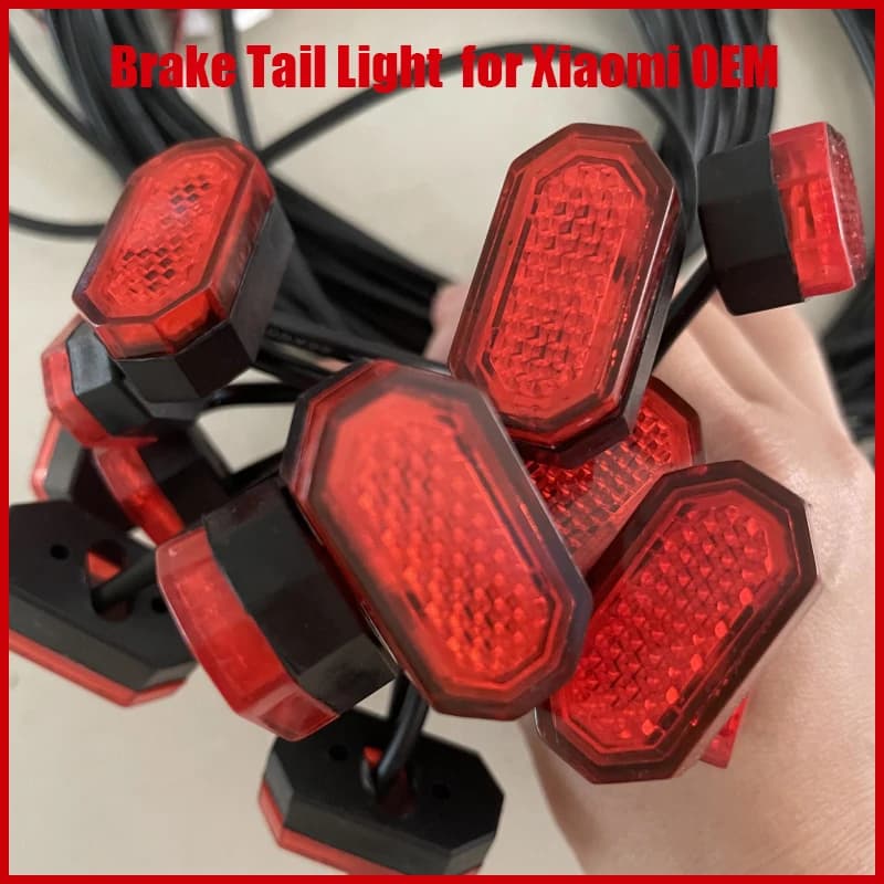Luce di avvertimento fanale posteriore per parafango posteriore da 8,5 pollici per accessori per scooter elettrici OEM Xiaomi Fanale posteriore Splash Guard Parte