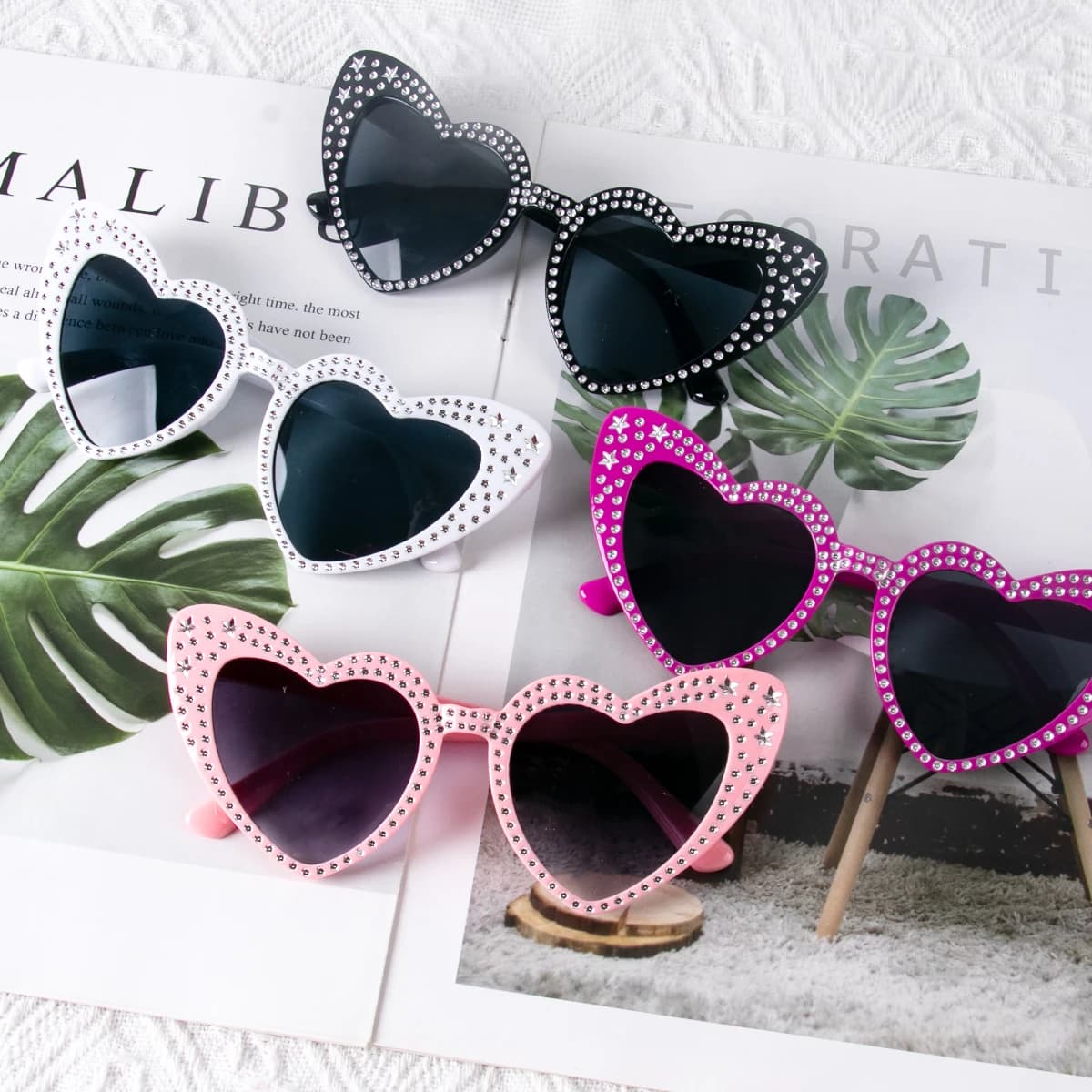 Sunglasses with Heart Shape Frame with Sparkling Rhinestones for Women Wedding Decoration Gift from Bridesmaid Summer Sunglasses for Beach Party