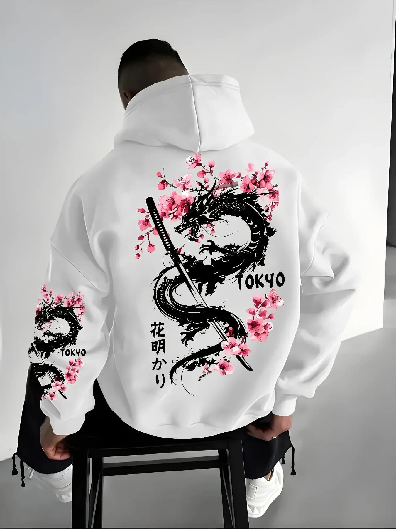 Men's anime-style dragon-patterned cherry blossom print hooded pullover for winter warmth, loose and casual style