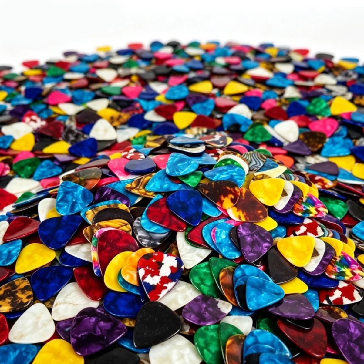 84Pcs Mixed Color Celluloid Guitar Picks, 0.46mm Standard Plectrum Set for Acoustic Electric Guitar, Bass Performance ZSY