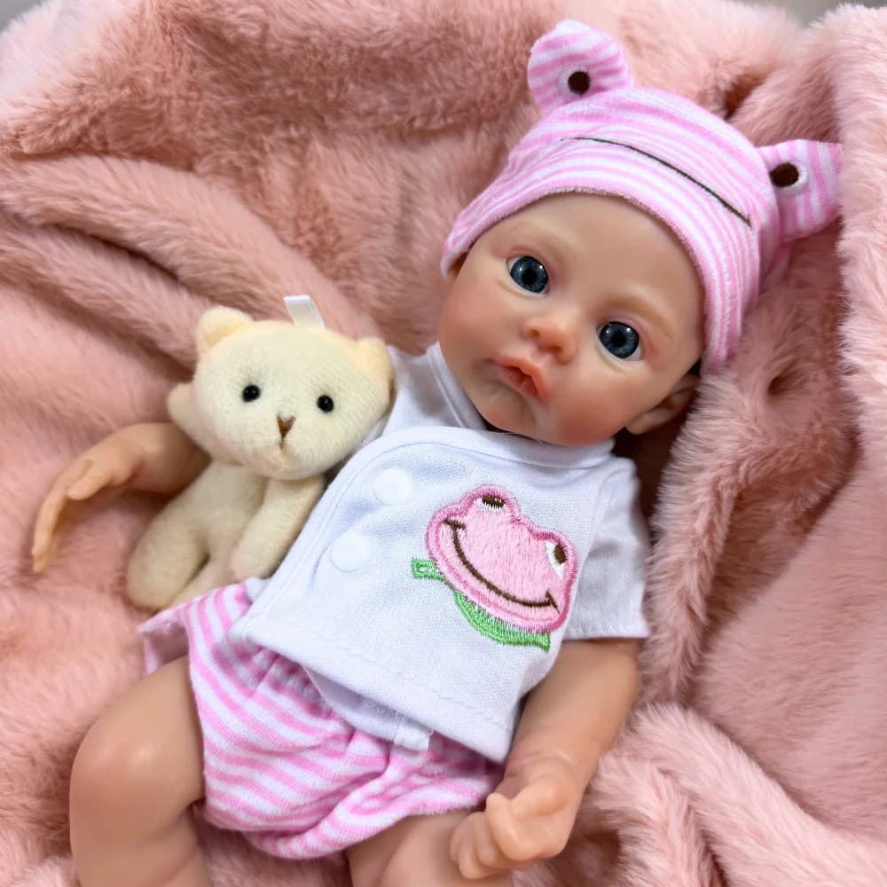 Bambola Reborn Realistica in Silicone Solido Flessibile Super Morbido da 13 Pollici, Modello Meadow, Piccola e Adorabile