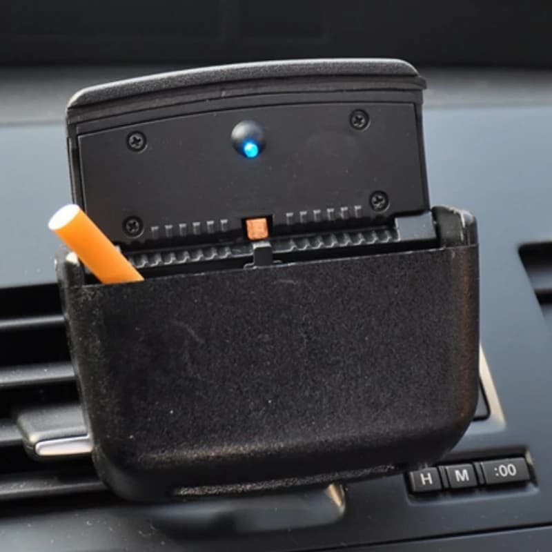 Posacenere per auto universale con illuminazione a LED Vassoio per sigarette automatico senza fumo con coperchio Accessori per auto portatili multifunzione