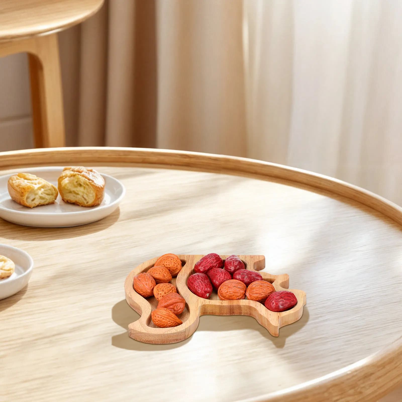 Natural Wood Squirrel Shaped Tray Not Easy to Fade Deform Or Break Smooth Finish for Nuts Dried Fruit Cheese Serving Storage