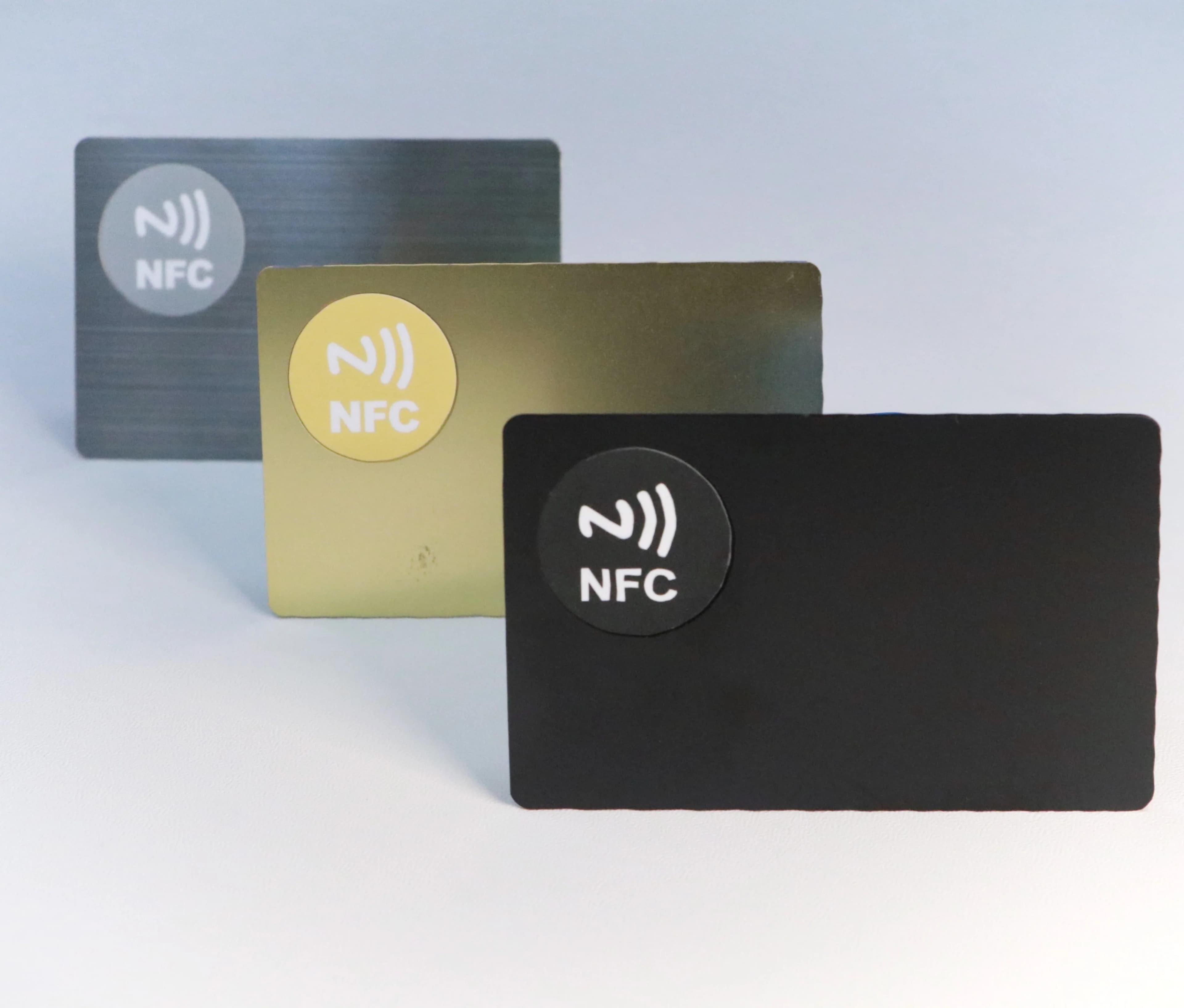 Chip NFC 215/216 per scheda NFC in metallo, chip SLE4442 a contatto, scheda digitale sociale per affari intelligenti, 13,56 MHZ, 1 PZ