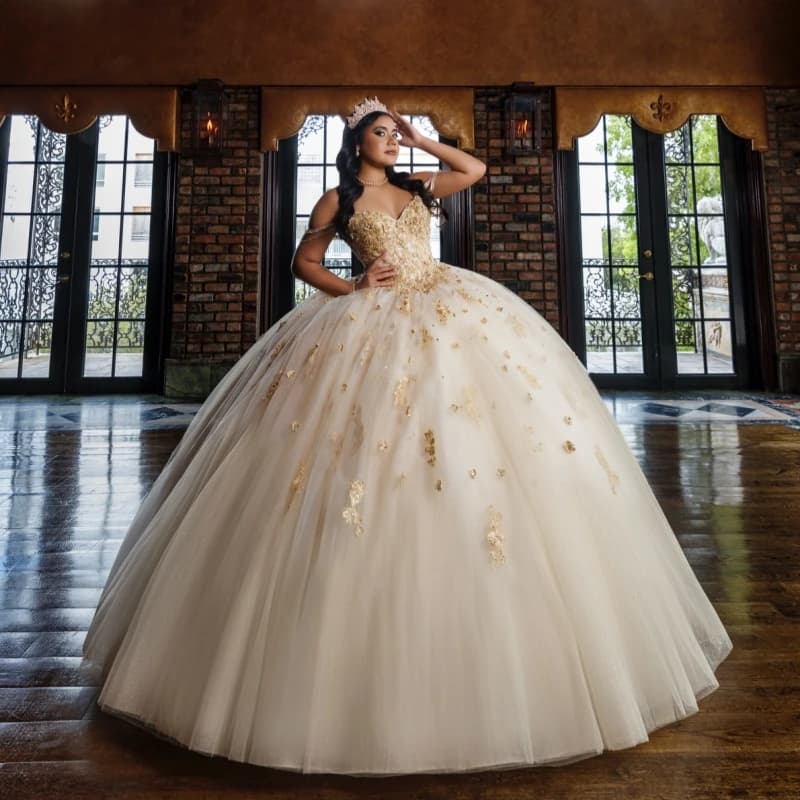 Abiti Quinceanera champagne chiaro con spalle scoperte Abito da ballo dolce 16 Abito applique in pizzo con perline Abiti da festa di compleanno in cristallo