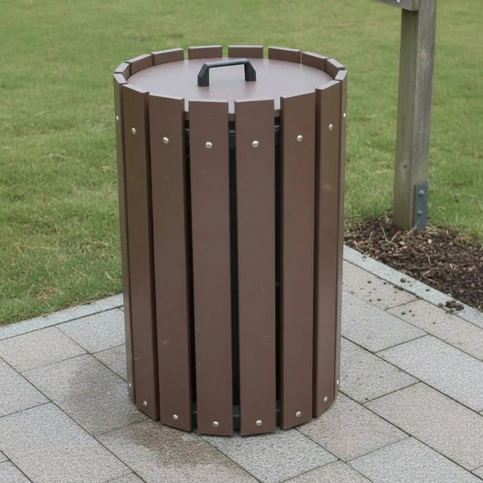 Contenitore per Sabbia da Campo da Golf, Robusto Bidone Rotondo in Plastica e Legno, Contenitore per Rifiuti da Esterno Anti-Corrosione, Verde