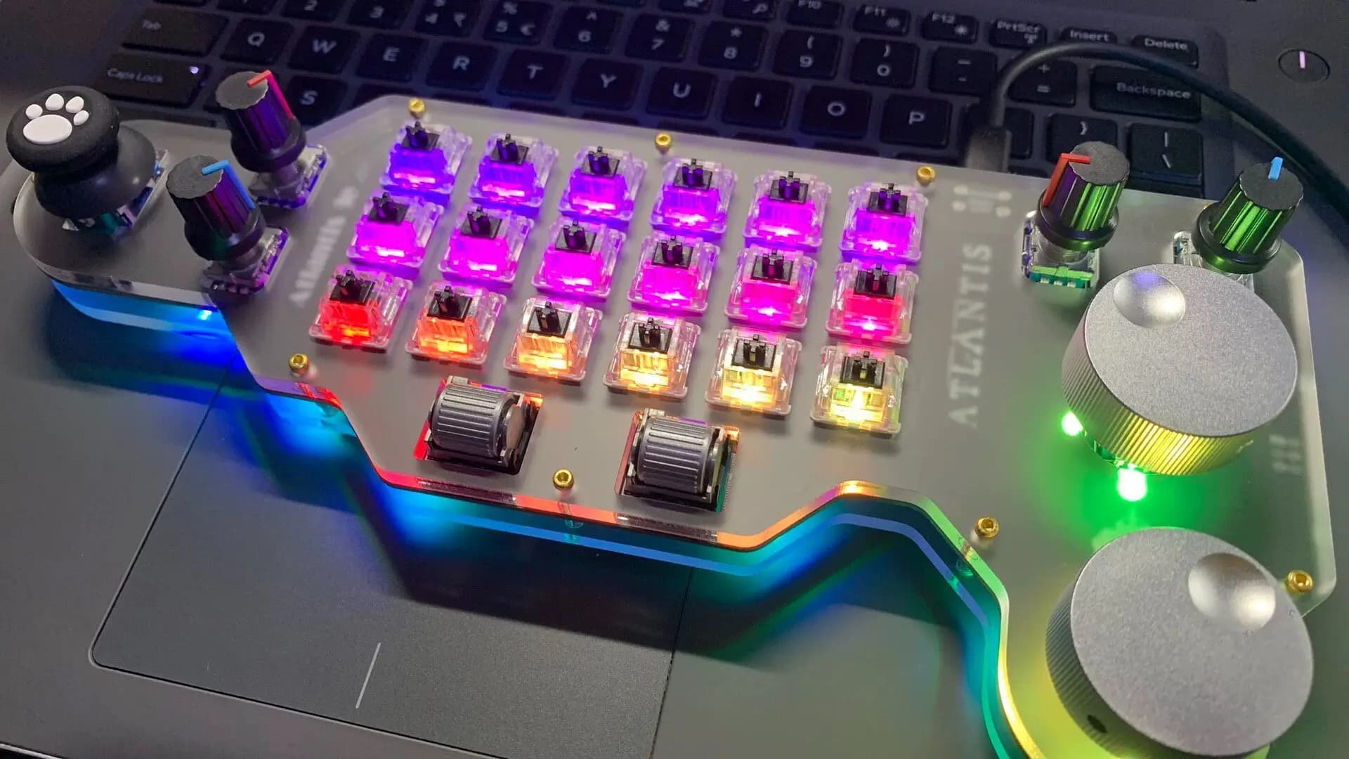 Tastiera Meccanica Cablata 9eJOY Multi-joystick Personalizzabile + Hub USB RGB VIAL per PS, PR, AI, Ufficio e Gaming