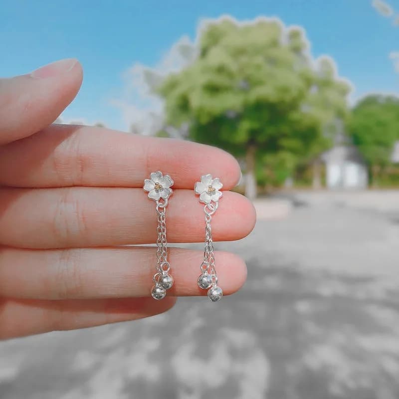 925 Sterling Silver Cute Daisy Stud Earrings Fashionable Simple Exquisite Round Pendant Design Gift for Girls Earrings for Women