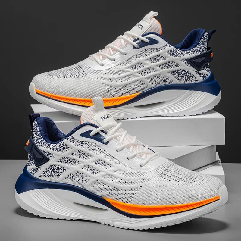 Men's casual sneakers in breathable mesh, new light summer shoes with non-slip soft sole for outdoor racing and speed sports