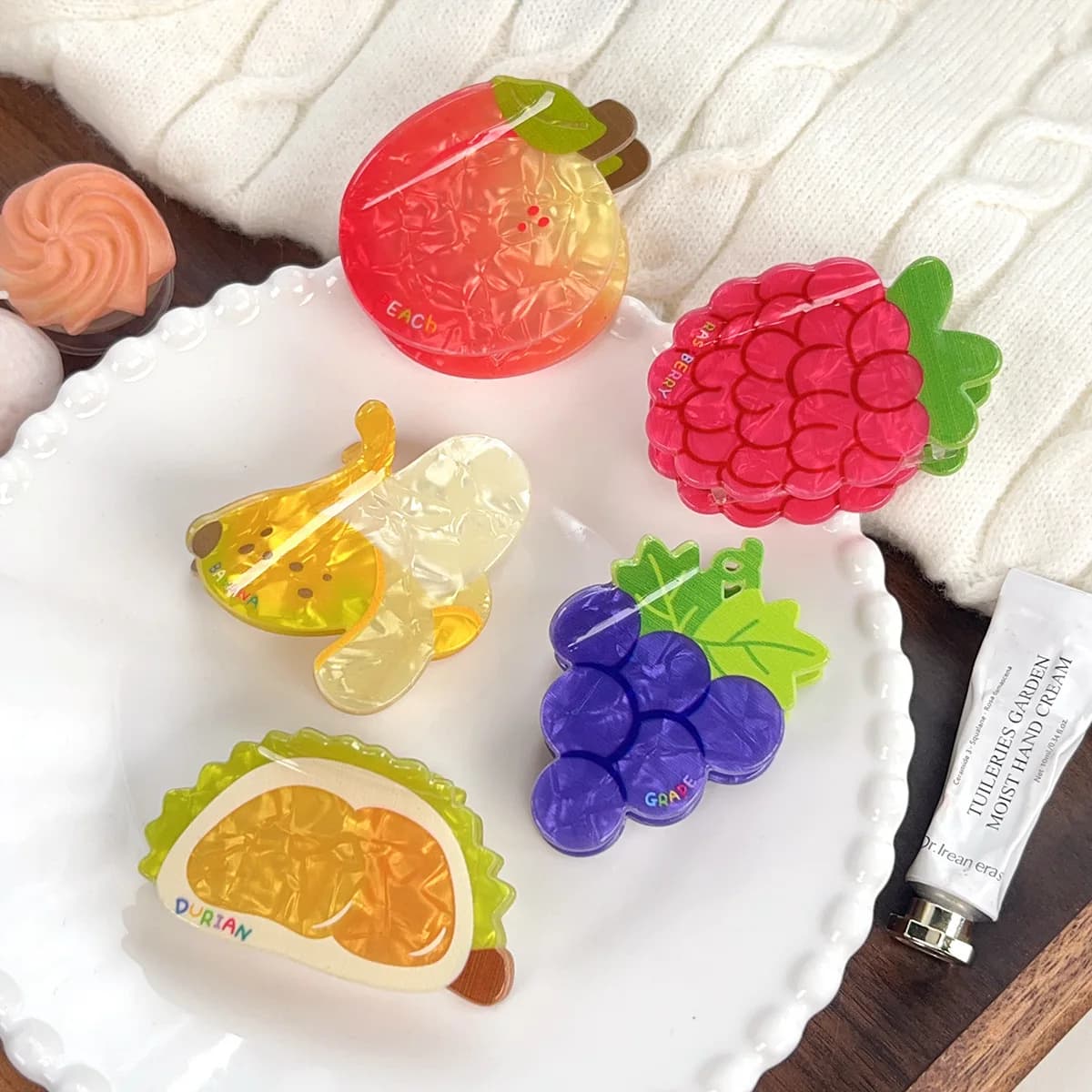 2026 Fermaglio per capelli realistico e simpatico a forma di frutta, con design a cartone animato (pesca, banana, squalo), misura media, accessorio creativo per coda di cavallo da donna