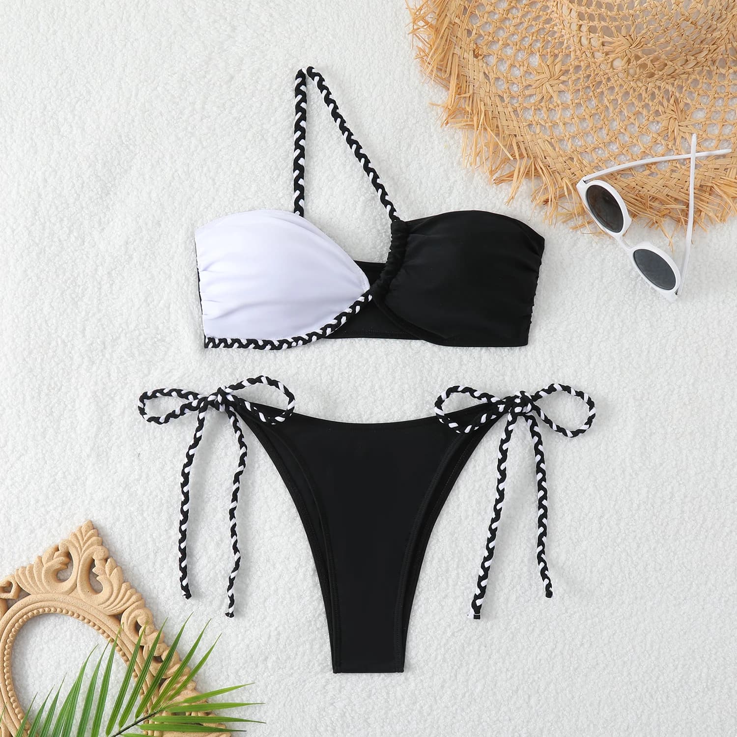 Costume da bagno bikini nero e bianco a contrasto, sexy, monospalla con intreccio, da donna, a vita bassa con laccetti laterali