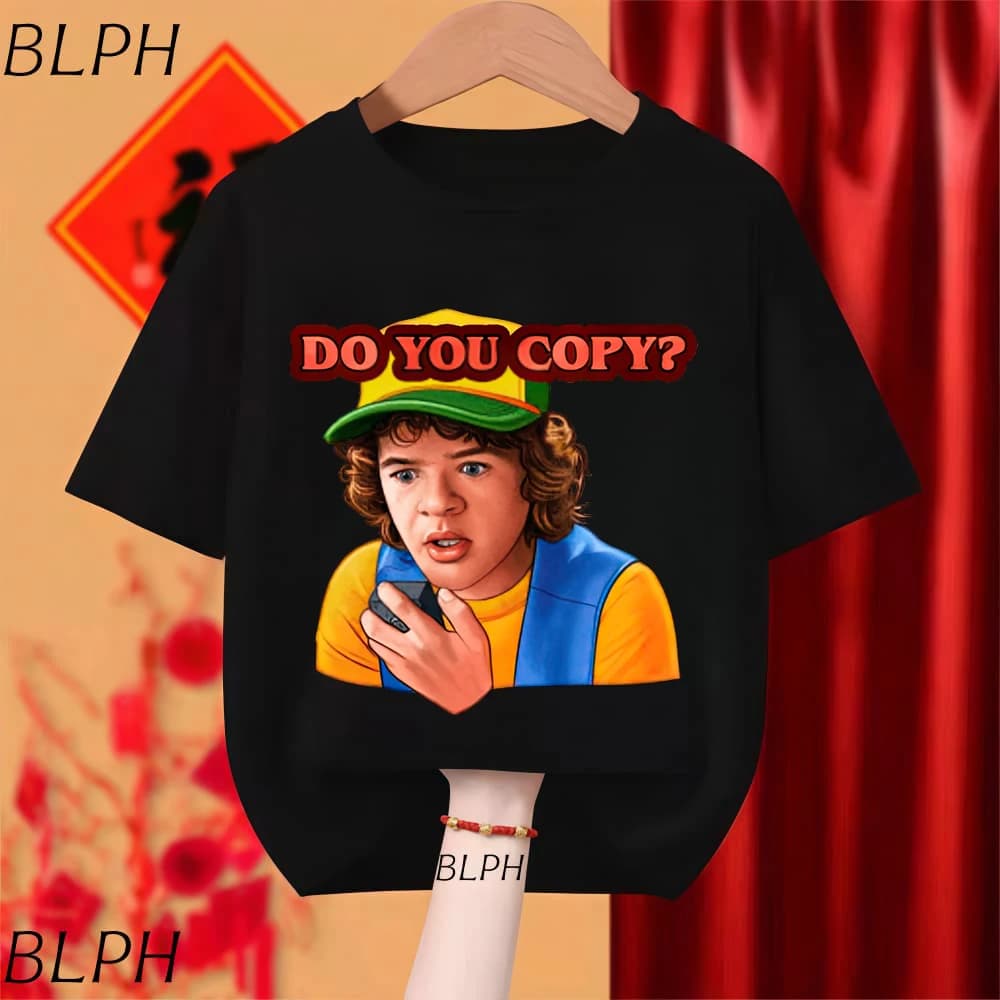 Stranger Things Dustin "FAI RIPETERE?" T-shirt in cotone 100% Walkie Talkie, magliette abbinate per la famiglia e per coppie