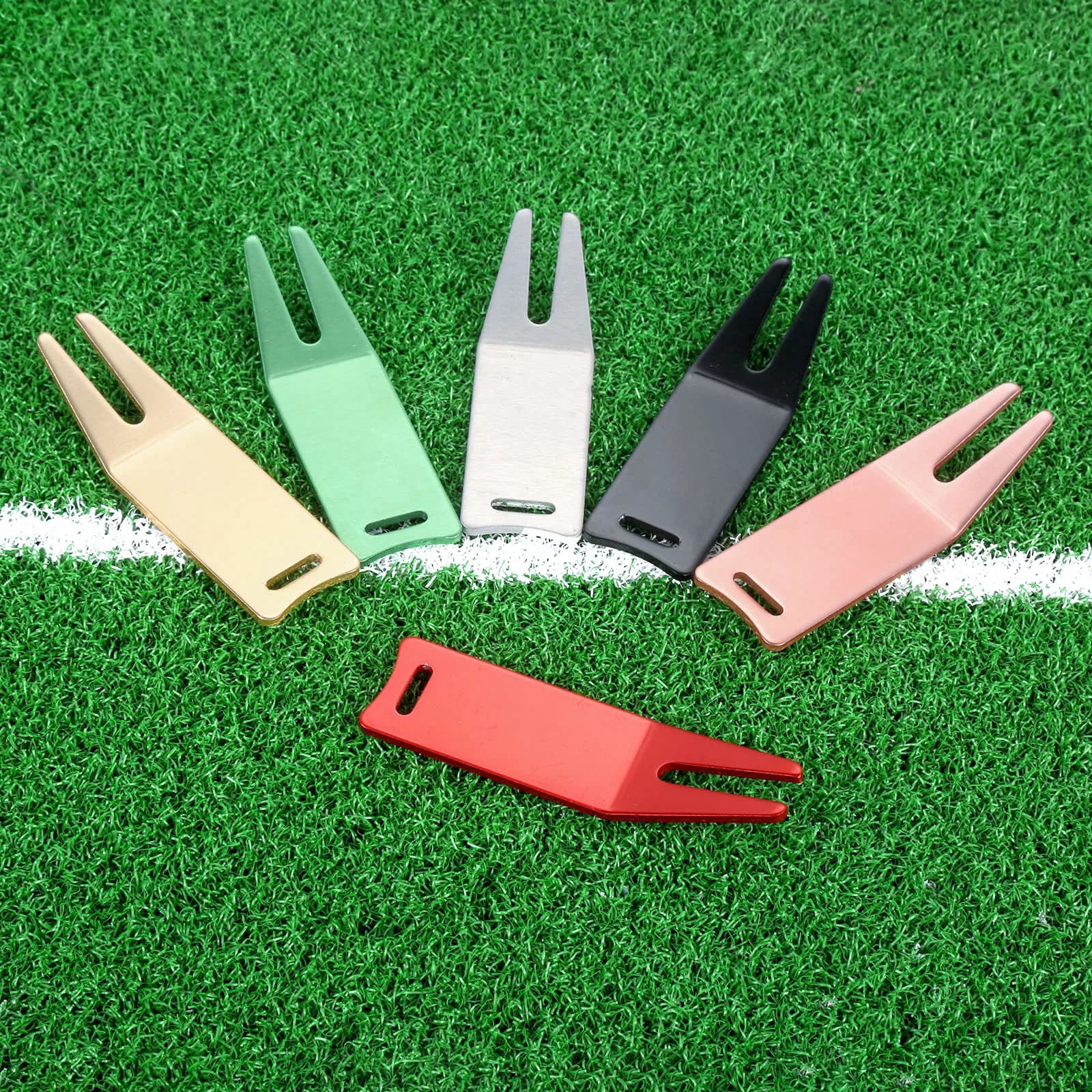 Attrezzo Riparatore Divot da Golf in Alluminio con Forche per la Manutenzione del Green, Pulizia delle Scanalature e Segnalazione della Palla - Ausilio per l'Allenamento