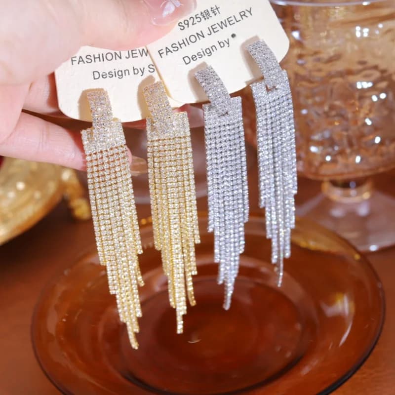 Nuovi gioielli di moda placcati in oro 14 carati di lusso flash irregolare zircone nappa orecchini eleganti accessori per feste di nozze da donna