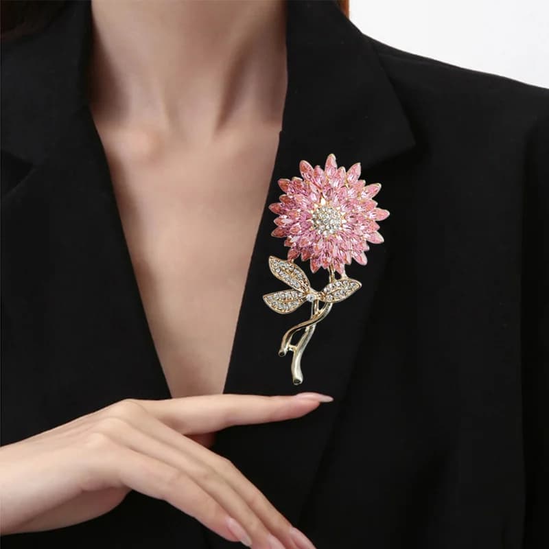 Spilla a forma di girasole con diamanti intarsiati, universale, tridimensionale, squisita, in lega, accessorio per zaino e sciarpa