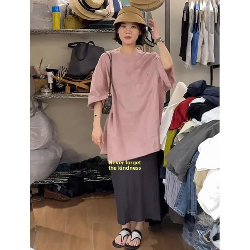 Completo due pezzi estivo da donna 2026: T-shirt ampia a maniche corte e gonna a mezza lunghezza, stile casual e alla moda
