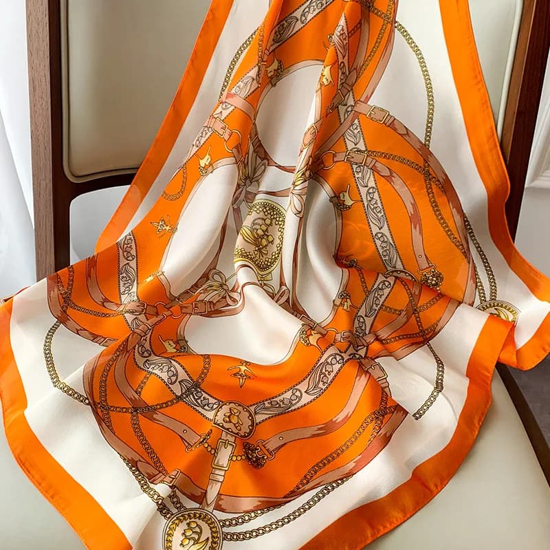 Sciarpa di seta quadrata di lusso da 70cm per le donne fasce per capelli Hijab fazzoletto da collo scialle femminile fascia per capelli fascia moda avvolge Bandana