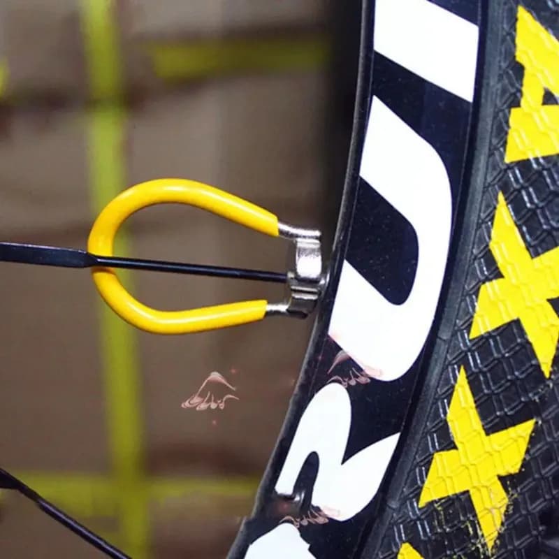 Chiave per raggi per bicicletta da esterno Strumento multifunzione per la manutenzione del ciclismo MTB Tenditore per cerchioni per riparazione bici da strada