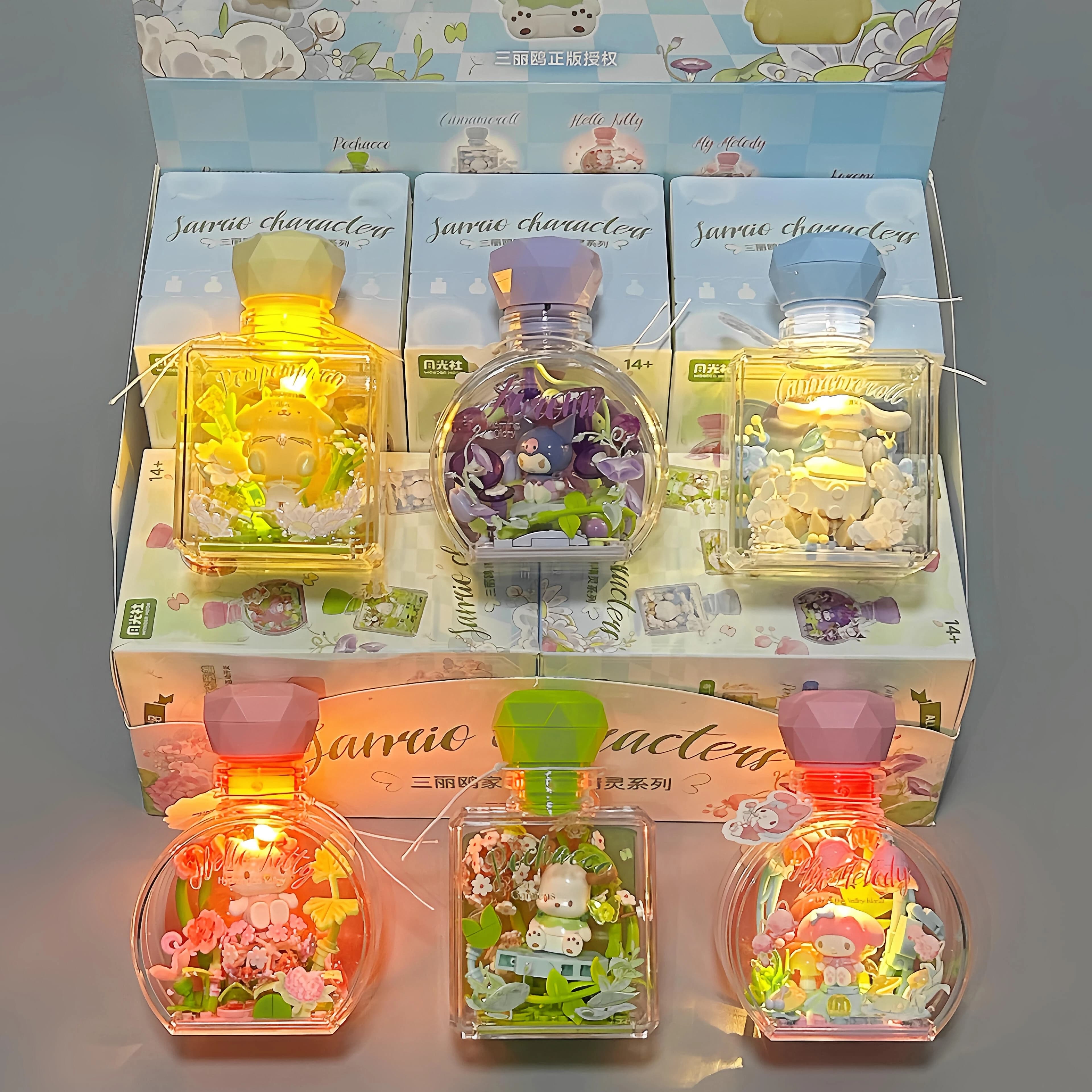 Sanrio Bottiglia di profumo Sorpresa Scatola cieca Giocattoli Hellokitty Kuromi Pochacco Modello Mattoni con ornamenti luminosi Regali di festa per bambini