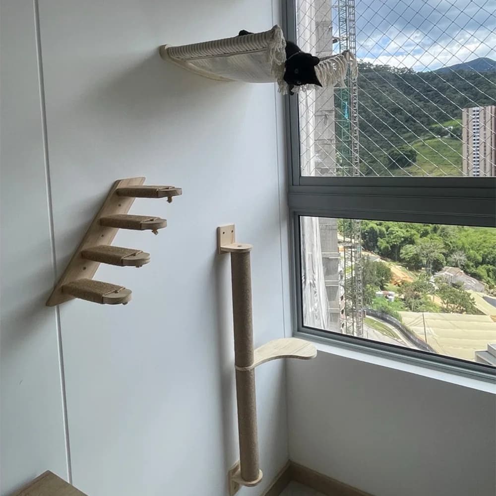 Mobili da parete per gatti in legno massello con mensole, post per grattare in sisal, gradini per arrampicarsi e posatoio per gatti da interno
