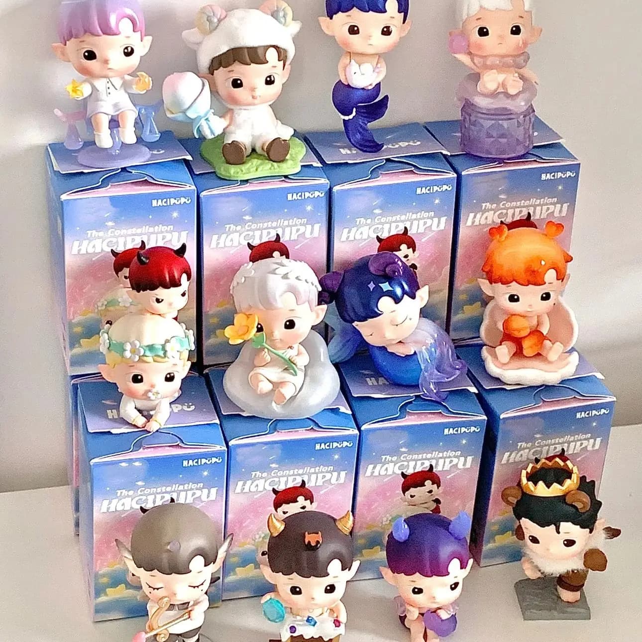 POP MART Hacipupu Constellation Series Scatola cieca originale Scatola misteriosa Indovina borsa Giocattoli Bambola Collezione di ornamenti di figure anime carine