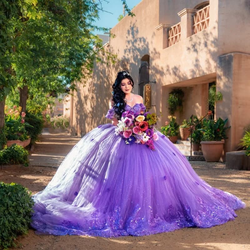 Abito Quinceanera personalizzato viola lucido con spalle scoperte Applique in pizzo fiore di cristallo Tull trascinamento abiti da 15 Quinceanera