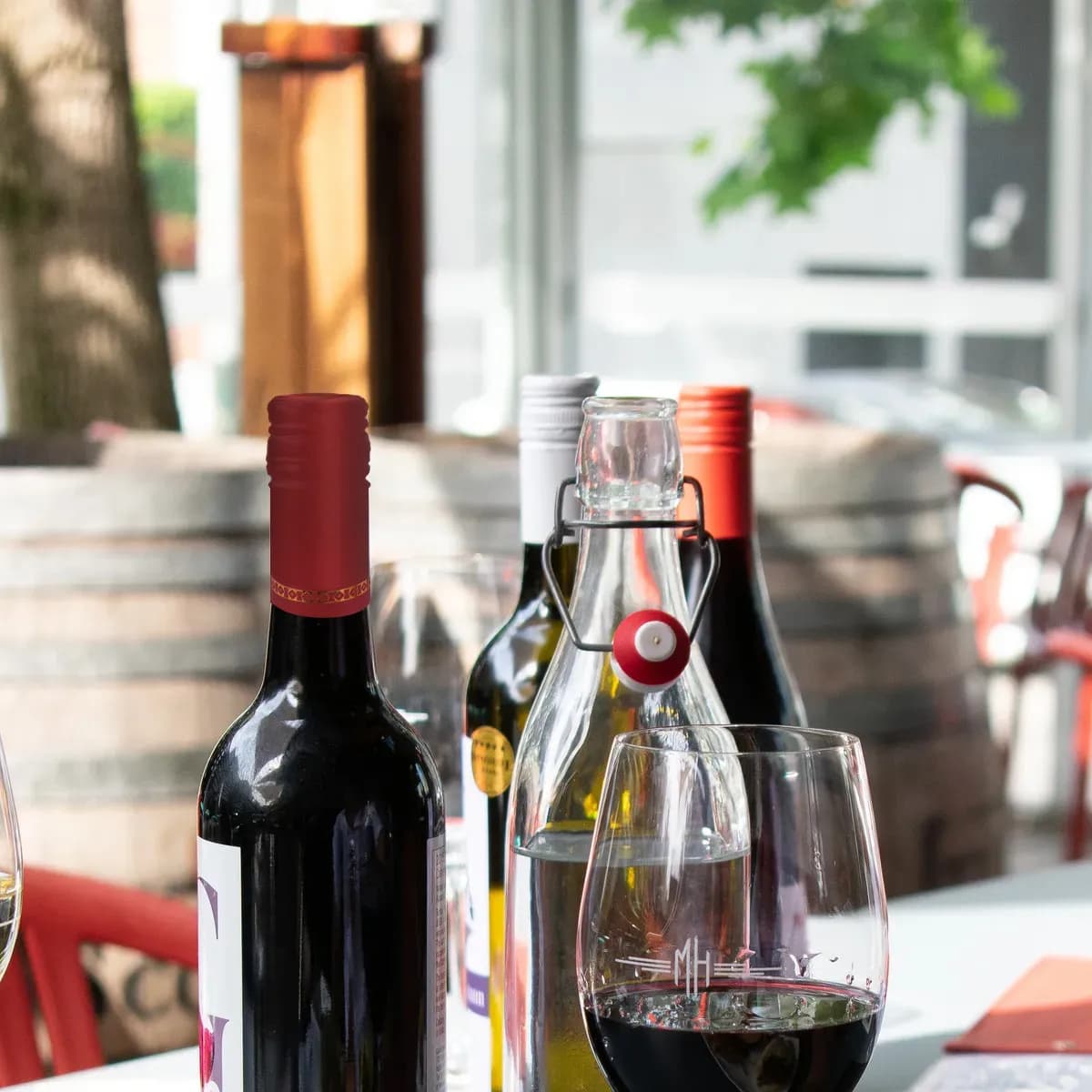 100 Pezzi Tappi Termoretraibili per Vino, Coperchi in Plastica per Bottiglie, Capsule Termiche per Mini Bottiglie Bordeaux