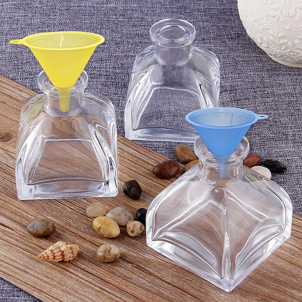 Set di 5 Mini Imbuti in Plastica per Cucina, Imbuti per Riempimento Liquidi, Imbuti per Bottiglie d'Olio, Set di Piccoli Imbuti per Spezie, Oli Essenziali e Campionamento