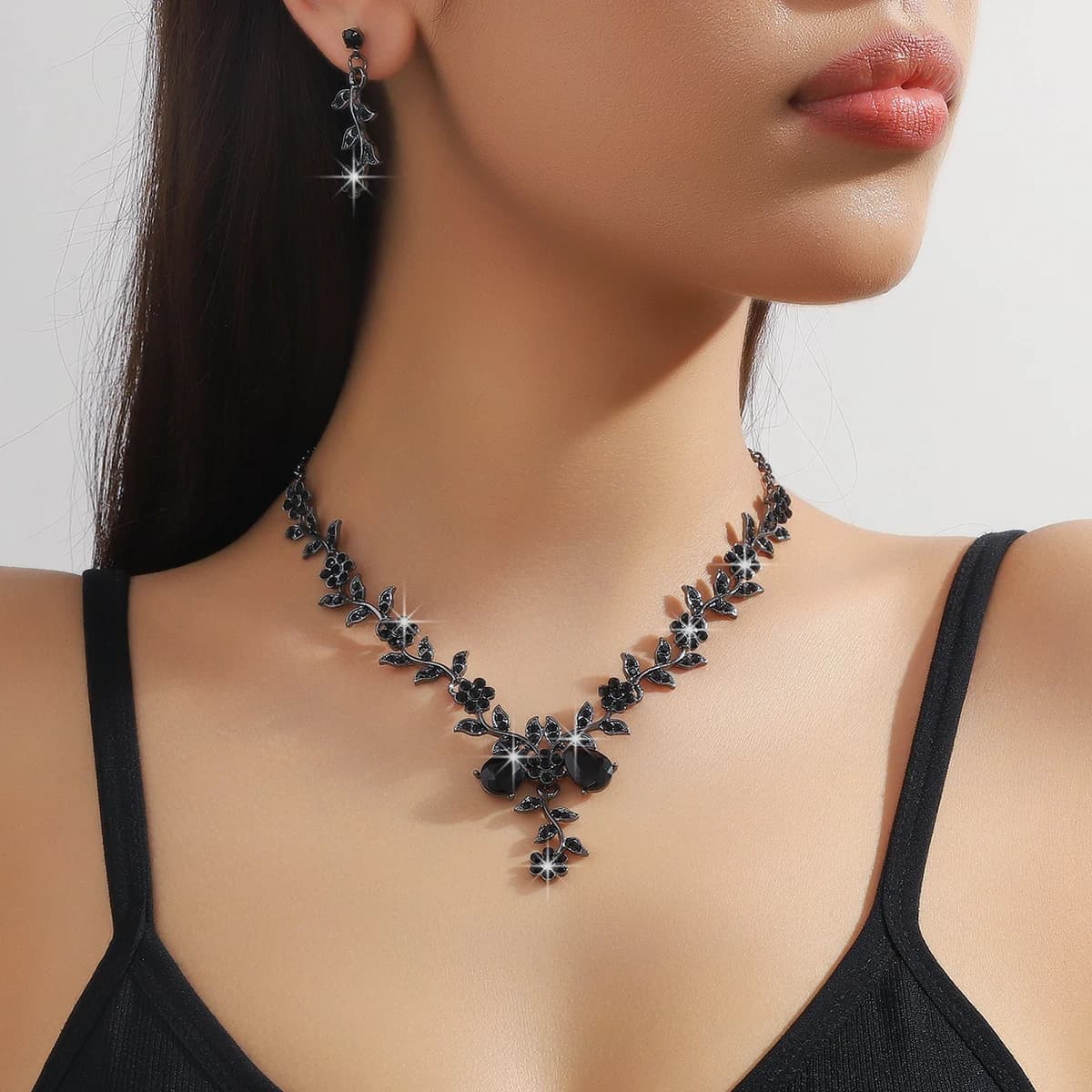 3 pezzi di tendenza della moda da donna, piccolo fiore, goccia d'acqua, collana, orecchini, set di gioielli, banchetto di nozze, festa, festival, regalo