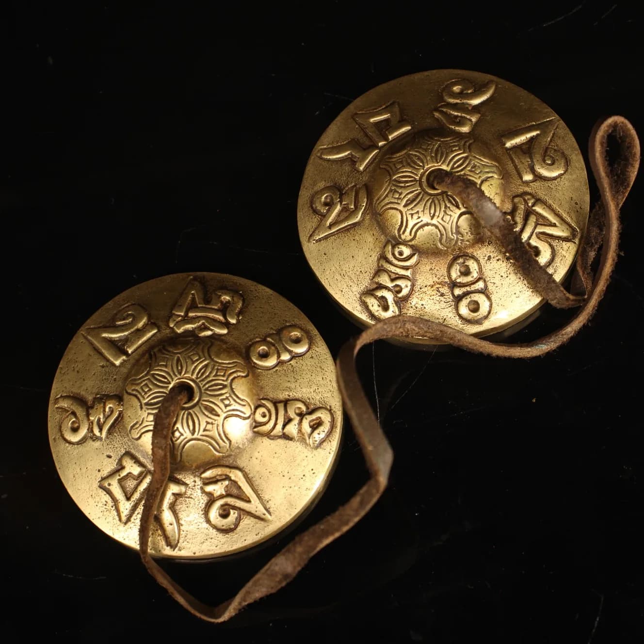 3"Tibetan Temple Collection Old Bronze Cinnabar Six Character Proverbs Old Bell Ringing A Pair Dharma Amulet Town house