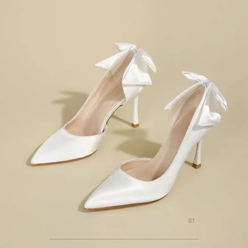 2025 Scarpe singole con tacchi Seta Punta a punta Fiocco Tacchi sottili Scarpe da donna Abito da banchetto One Kick Francese Zapatillas De Mujer