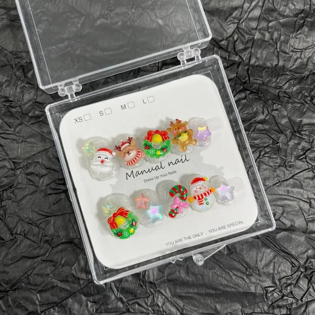 Cute Winter Snowman Christmas Short Round Handmade Press On Nails Cartoon Star Wreath Moose Fake Nails Glitter Holiday Nail Art