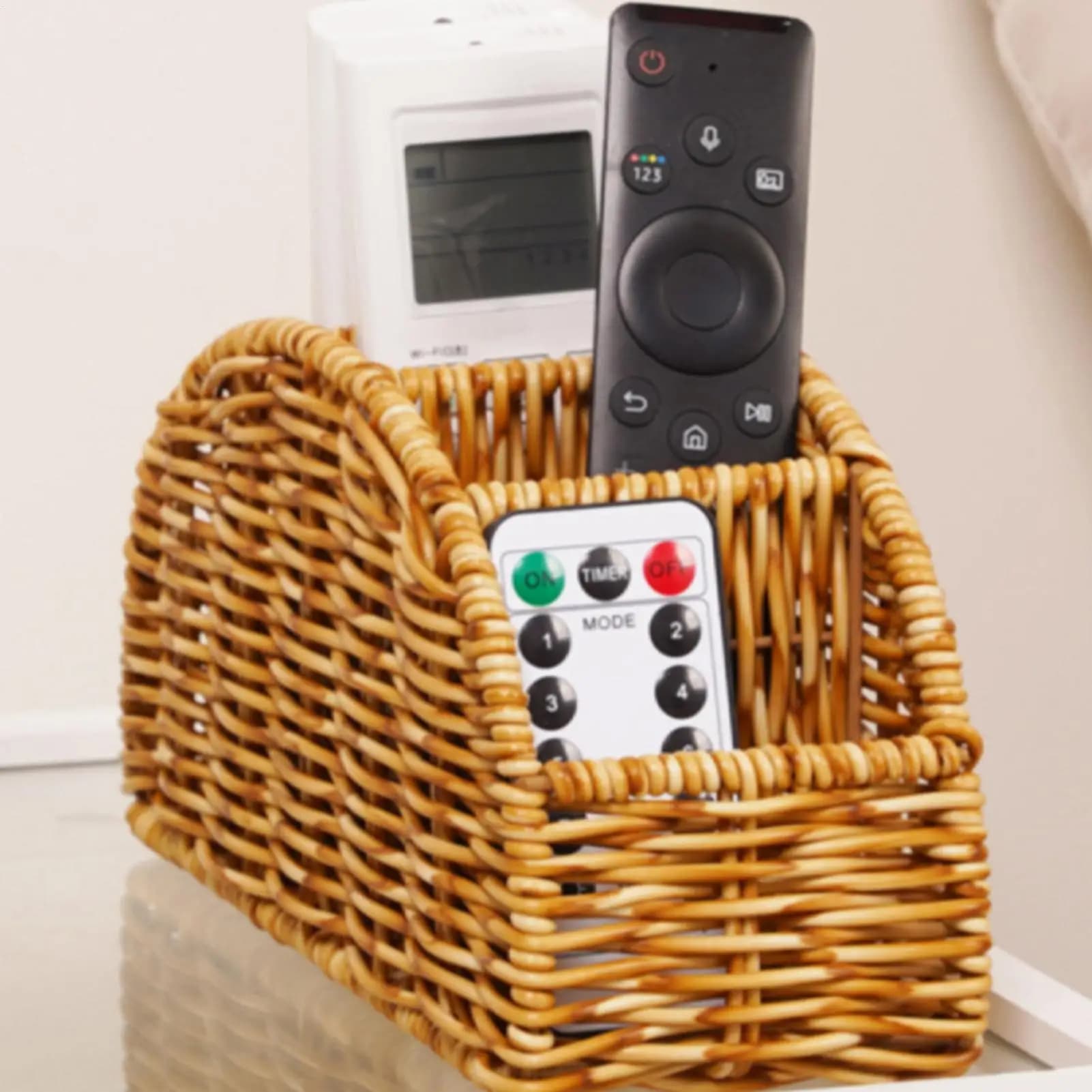 Organizer da Scrivania in Imitazione Rattan a 4 Scomparti per Telecomandi, Cestino Portaoggetti per Casa, Ufficio e Studio