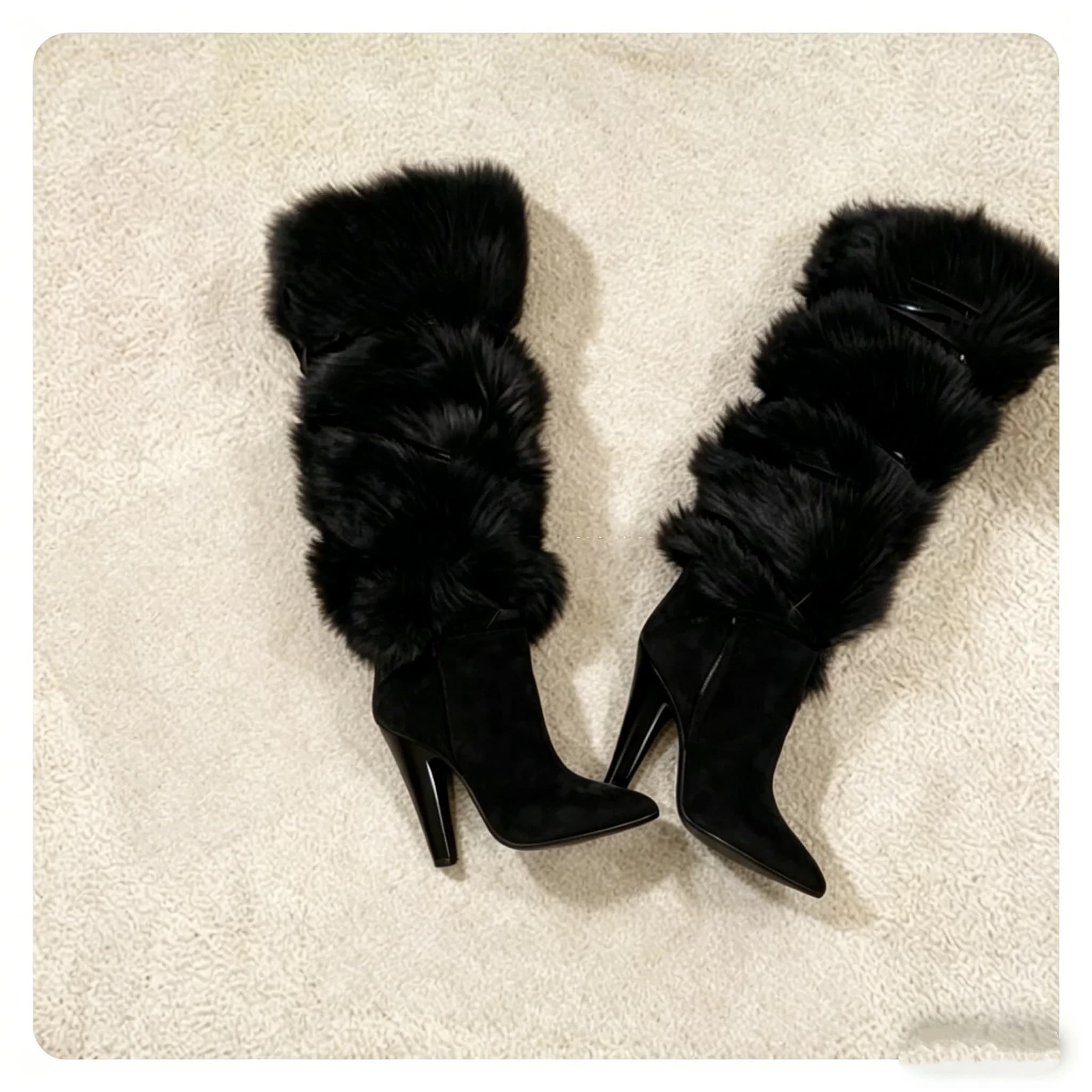 Stivali al ginocchio da donna in pelle scamosciata marrone con pelliccia, a punta, caldi, alla moda, con tacco a spillo, sexy, con cinturini
