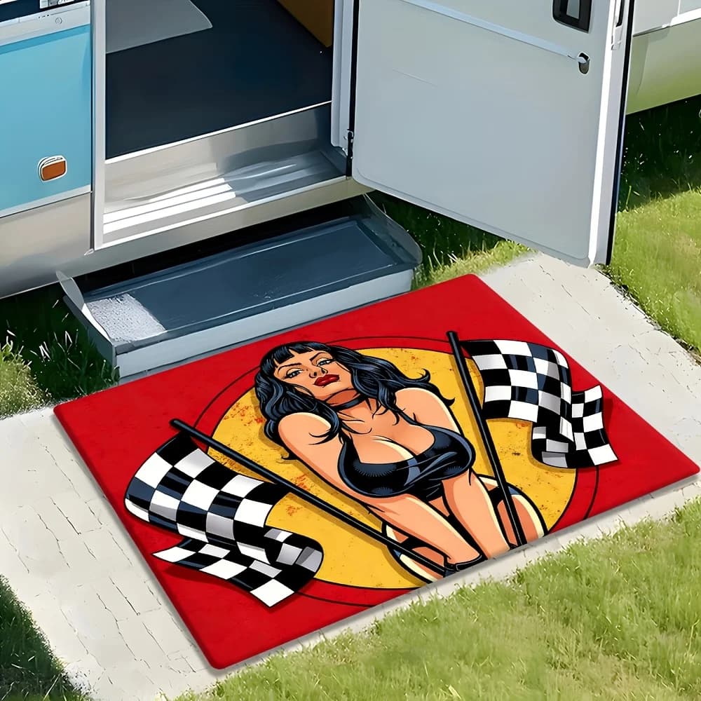 Tappetino da ingresso Racing Flag Pin-Up – Flanella antiscivolo con donna in bikini vintage e bandiere a quadri su sfondo rosso, per ingresso, cucina, bagno