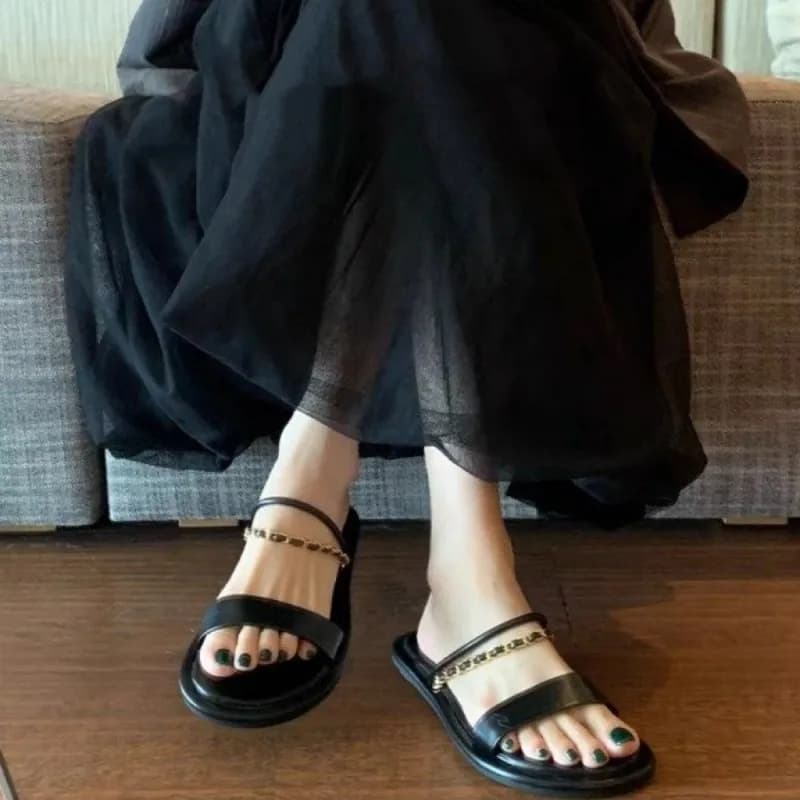 Women's flat sandals - Summer new style - Chain design - Outdoor fashionable and simple - Versatile beach slippers - Black