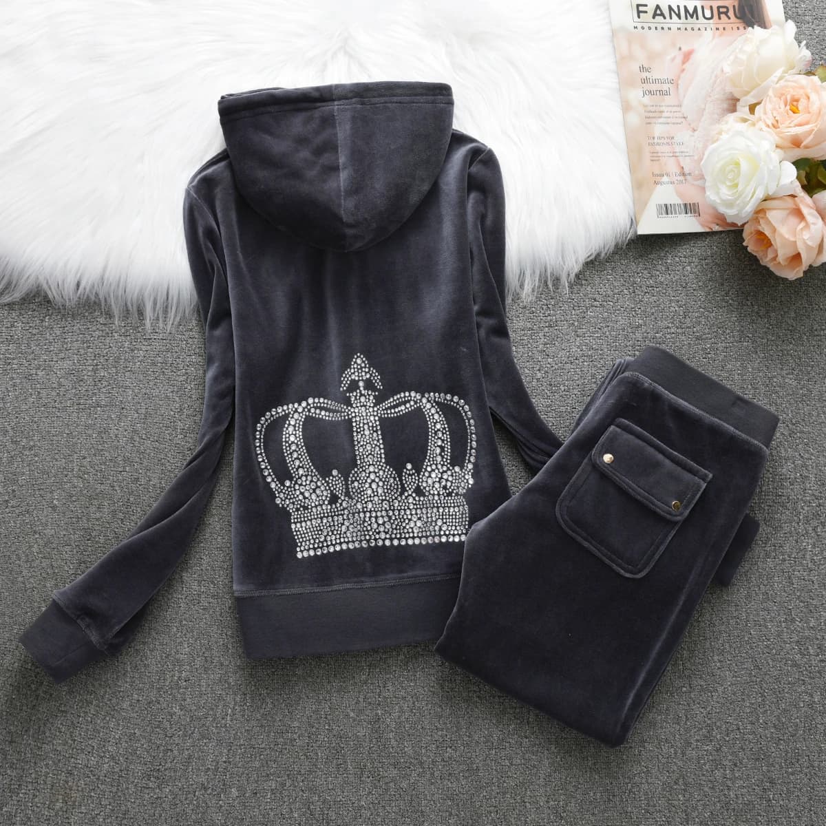 2024 Y2K Velvet Tracksuit Two Piece Women's Tracksuit Hoodies Set With Pocket and Diamond Velour Tracksuit For Women