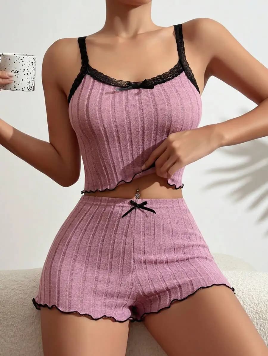 Set Pigiama con Top a Costine con Bordo in Pizzo e Pantaloncini in Rosa Polvere
