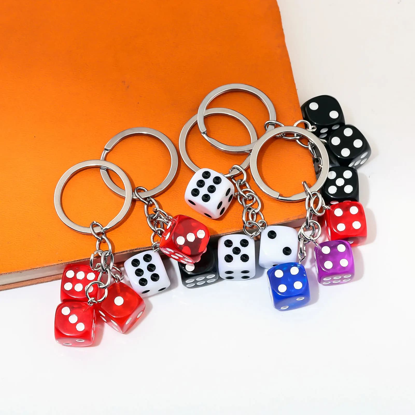 Dado Mini Shape Keychain, Creative and Simple, Unisex Accessories for Bags, Car Key Pendant, Jewelry Gift for Friends