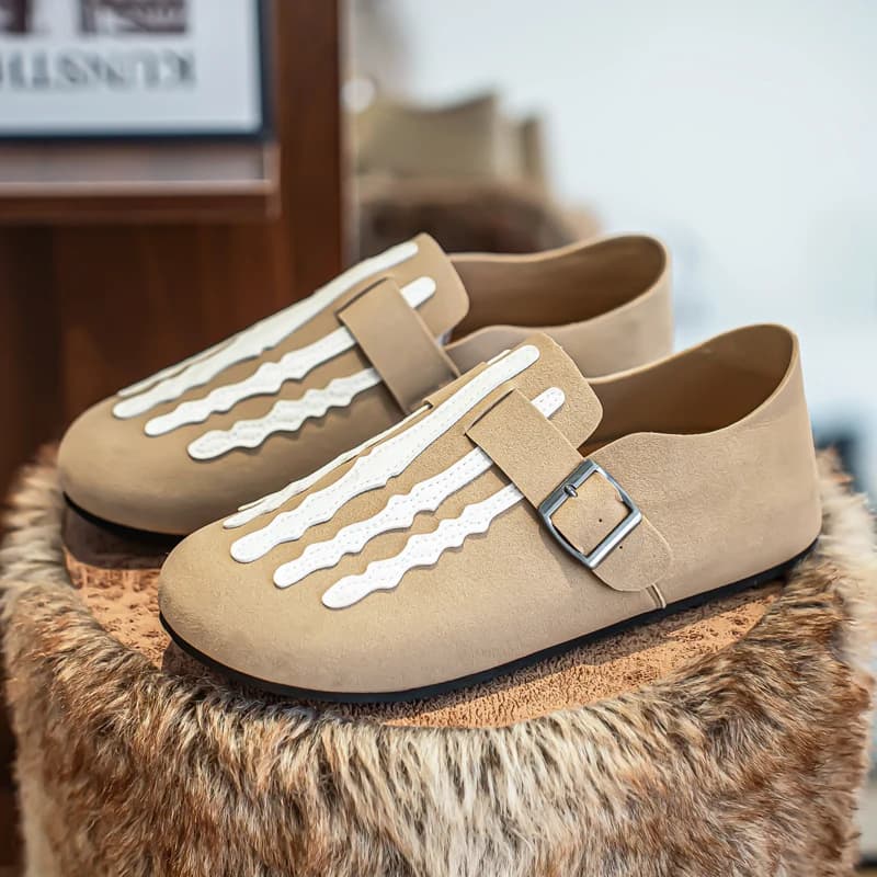 Women's shoes are versatile and casual, with soft soles. Lazy men can match them with moccasins
