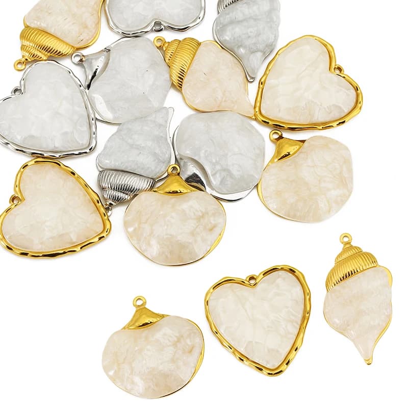2 Pezzi Ciondoli in Acciaio Inossidabile Serie Oceano, Cuore e Conchiglia Placcati Oro, per Creazione Gioielli e Collane