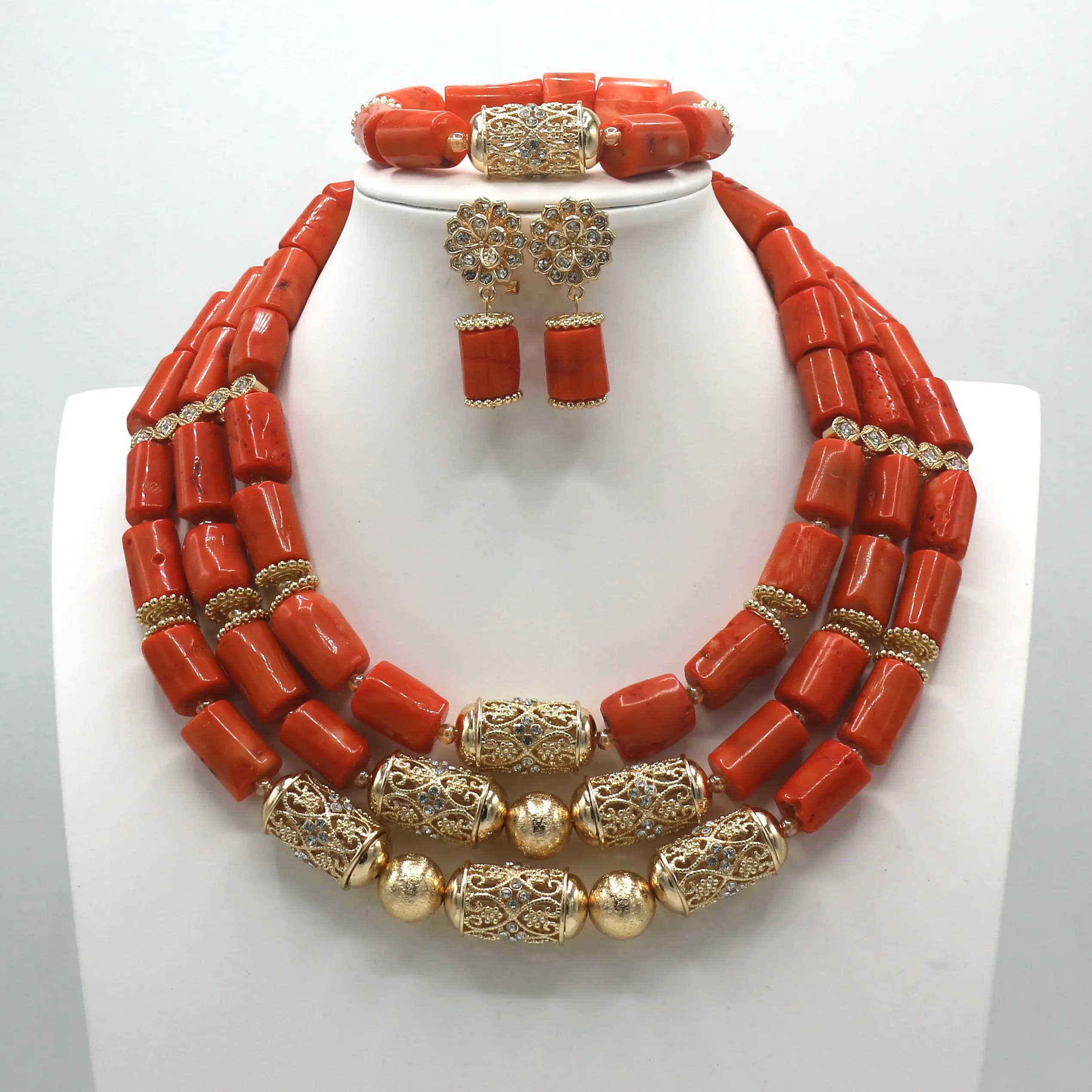 Set di gioielli con vere perle di corallo alla moda della Nigeria