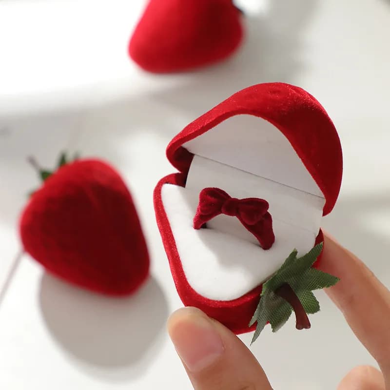 Scatola Portagioie a Forma di Fragola 2026, Scatola Portagioie Floccata per Anelli, Scatola Portagioie alla Moda per Orecchini, Regalo di Compleanno