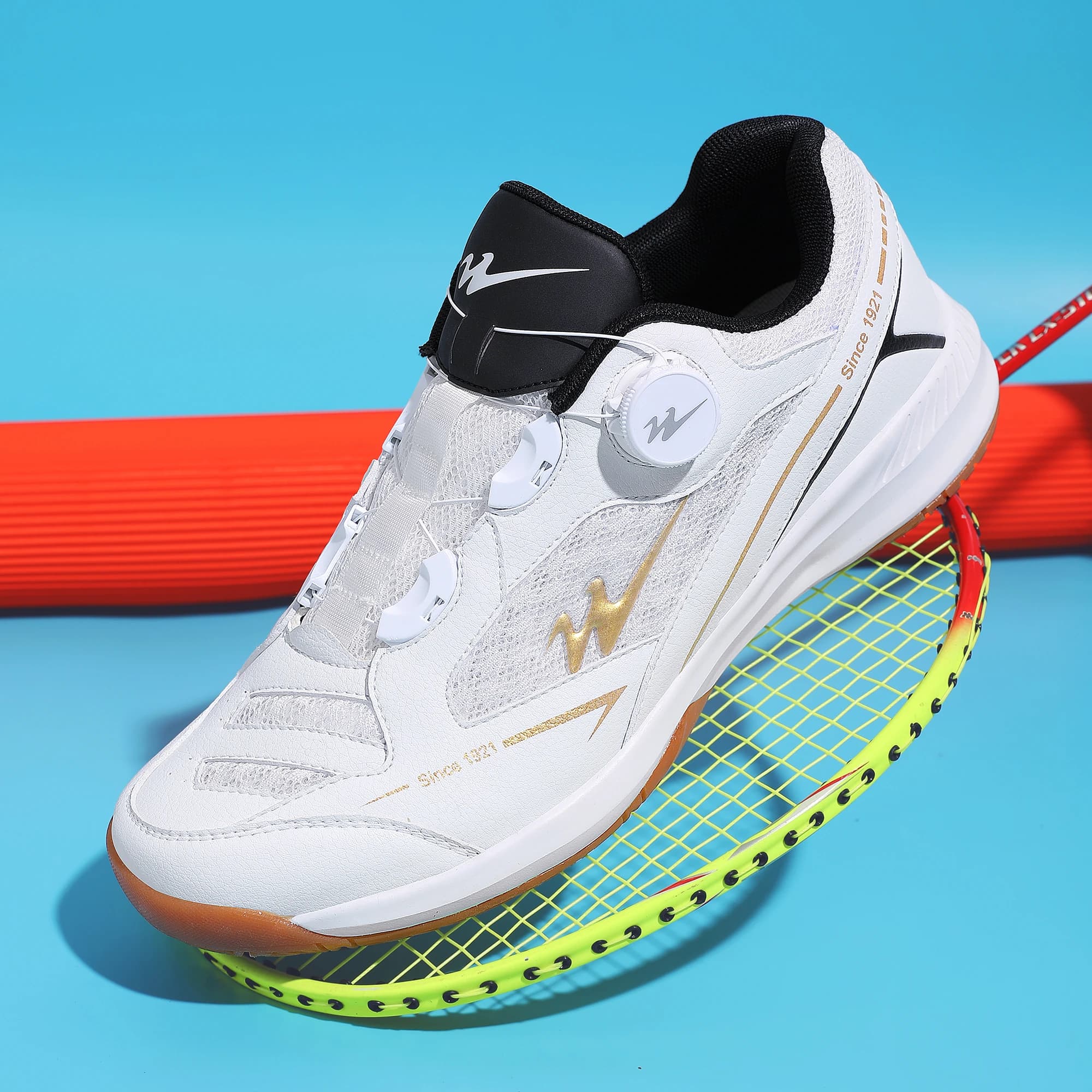 2026 Brand new badminton shoes, professional volleyball shoes for young people, lightweight and breathable ping pong shoes for children