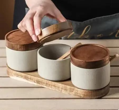 Barattolo di spezie in ceramica Condimento da cucina Saliera e pepe Serbatoio di stoccaggio con coperchio Set di scatole per condimenti da cucina per la casa in stile giapponese