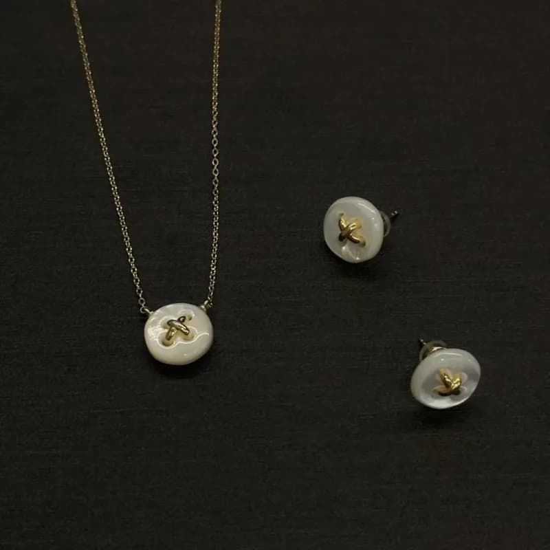 New Button Fritillary Earrings New Chinese Women's Earrings Winter Premium Sense Simple Versatile Niche Earrings