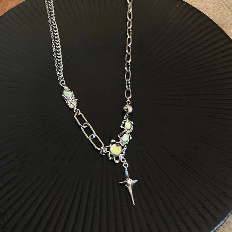 Collana da donna con croce in pietra di luna - Accessorio a catena per clavicola Y2K dal design di nicchia di lusso leggero e di tendenza