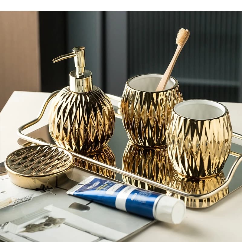 Set di lavaggio in ceramica elettrolitica di lusso leggero, dispenser di sapone, collutorio, piatto, accessori per il bagno di casa