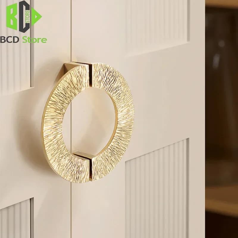 Maniglie per porte per armadietti da cucina in ottone BCD, armadietti per guardaroba, porte dorate, cassetti di lusso leggeri americani, maniglie a foro singolo per mobili